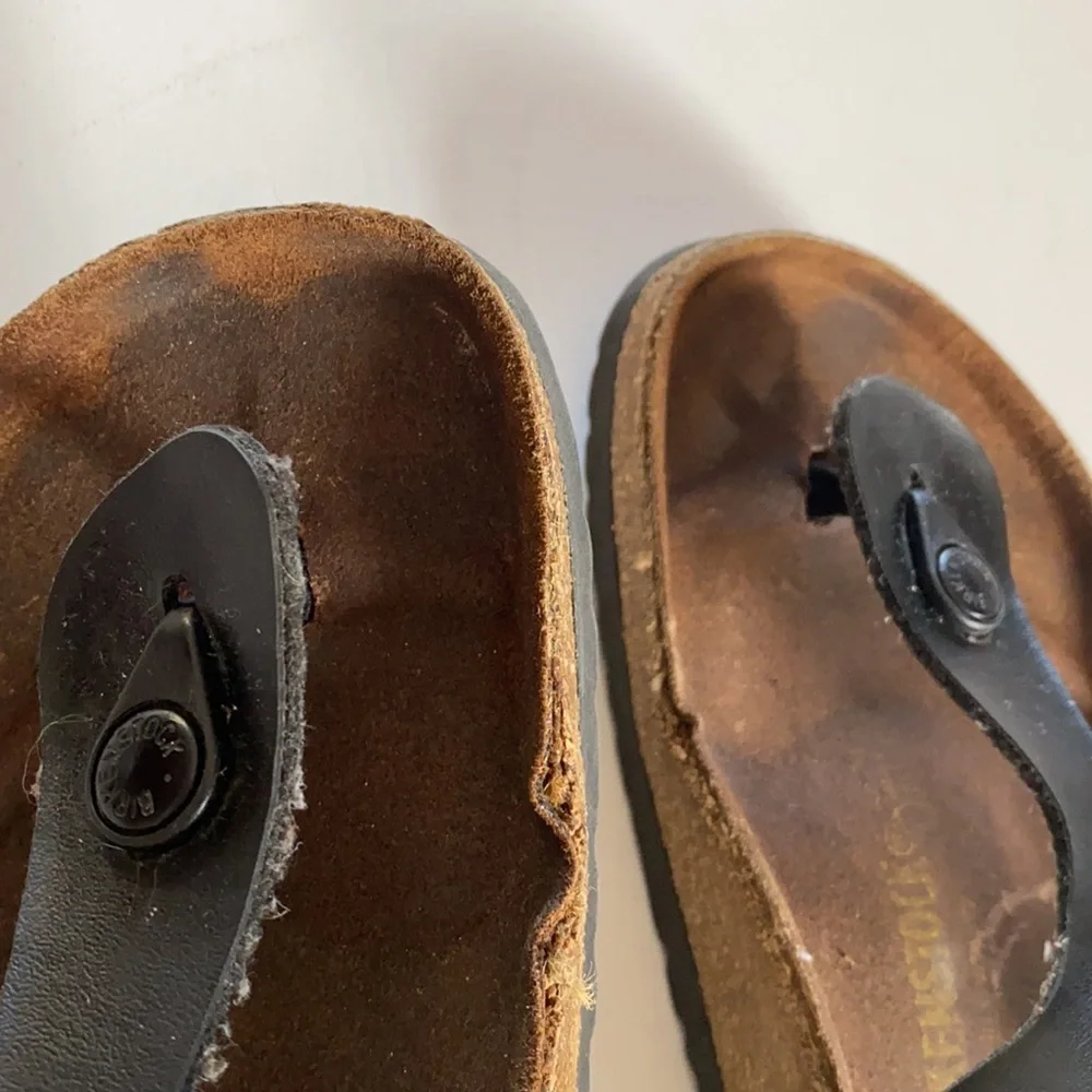 Birkenstock’s black gizeh‎ thong sandal- Birk Size 40